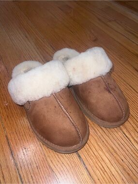 Fireside by Dearfoams Women’s Brown winter  Suede Shearling Slippers Size 8